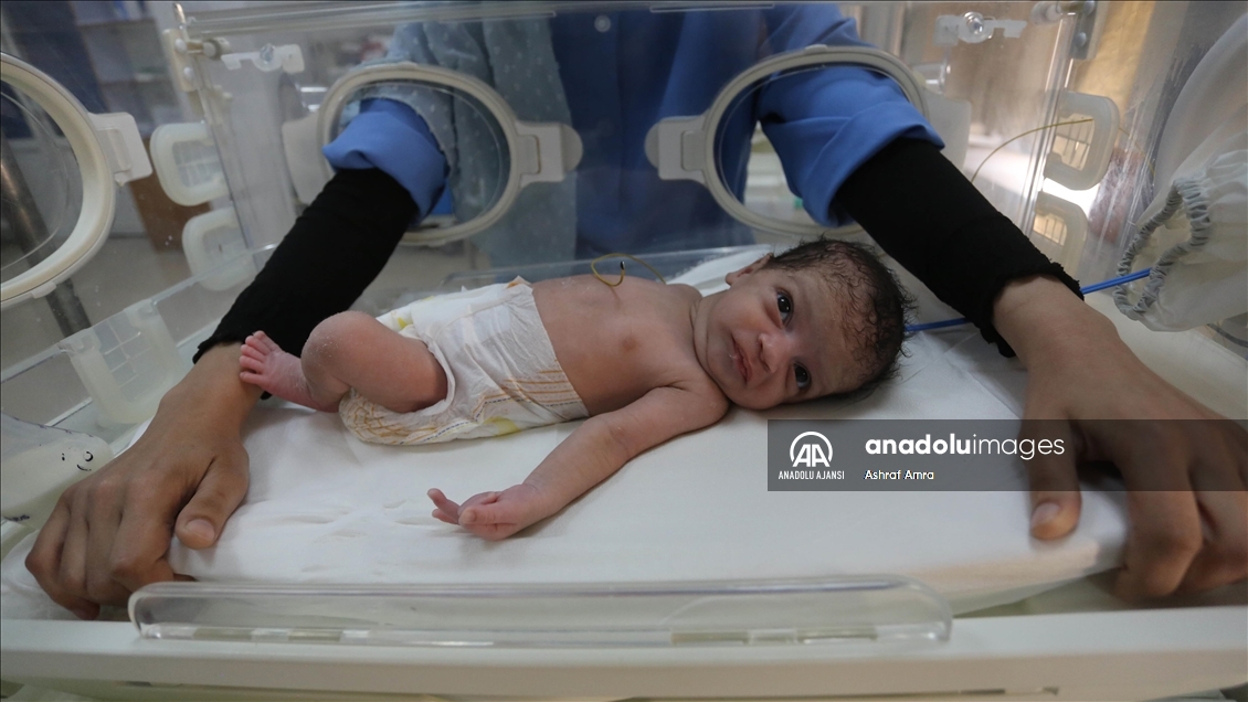 İsrail'in Gazze'ye saldırısında ölen annenin karnındaki bebek kurtarıldı