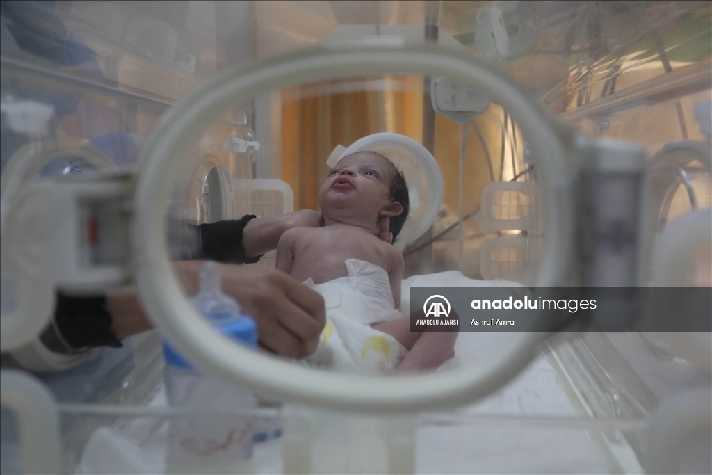 İsrail'in Gazze'ye saldırısında ölen annenin karnındaki bebek kurtarıldı
