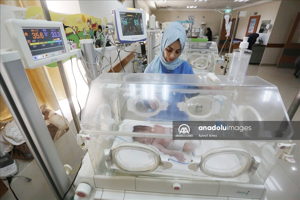 İsrail'in Gazze'ye saldırısında ölen annenin karnındaki bebek kurtarıldı