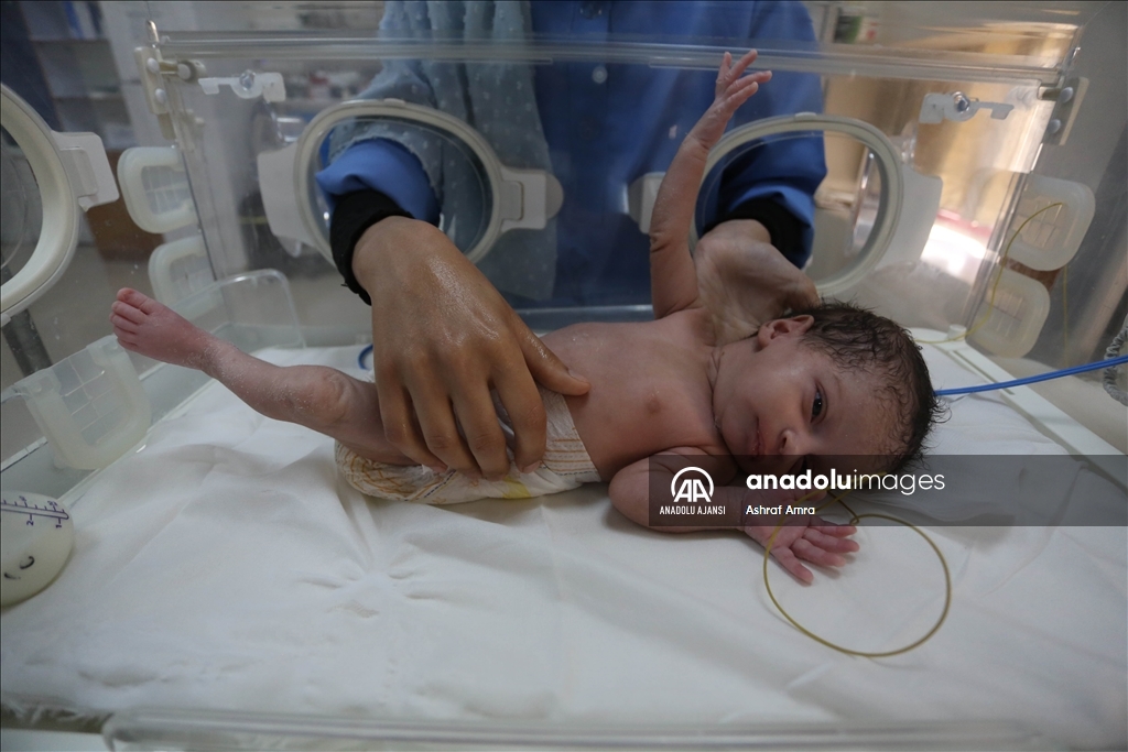 İsrail'in Gazze'ye saldırısında ölen annenin karnındaki bebek kurtarıldı