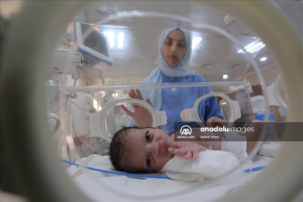 İsrail'in Gazze'ye saldırısında ölen annenin karnındaki bebek kurtarıldı
