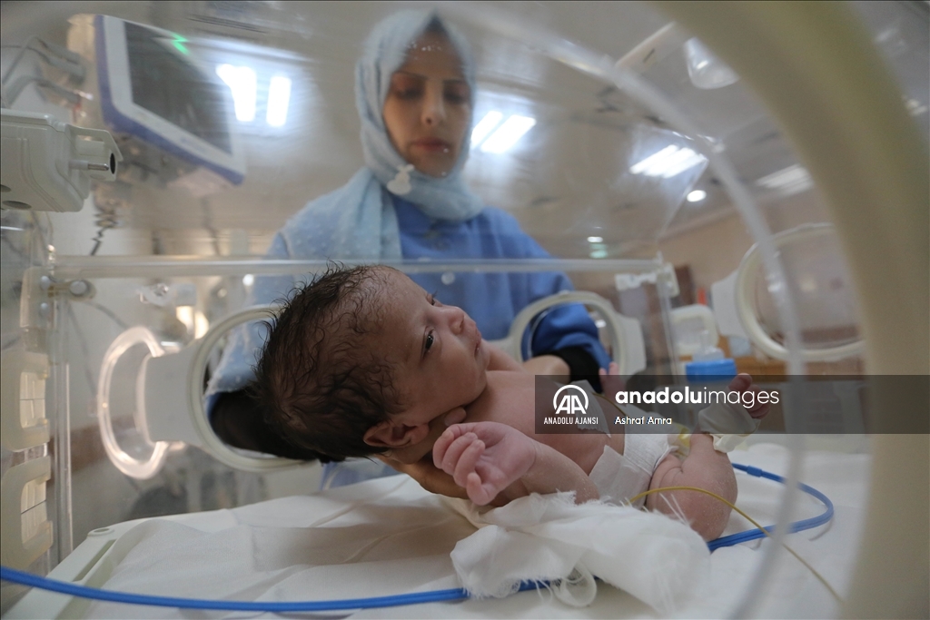 İsrail'in Gazze'ye saldırısında ölen annenin karnındaki bebek kurtarıldı