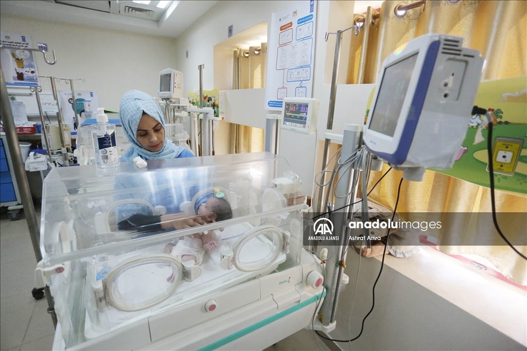 İsrail'in Gazze'ye saldırısında ölen annenin karnındaki bebek kurtarıldı