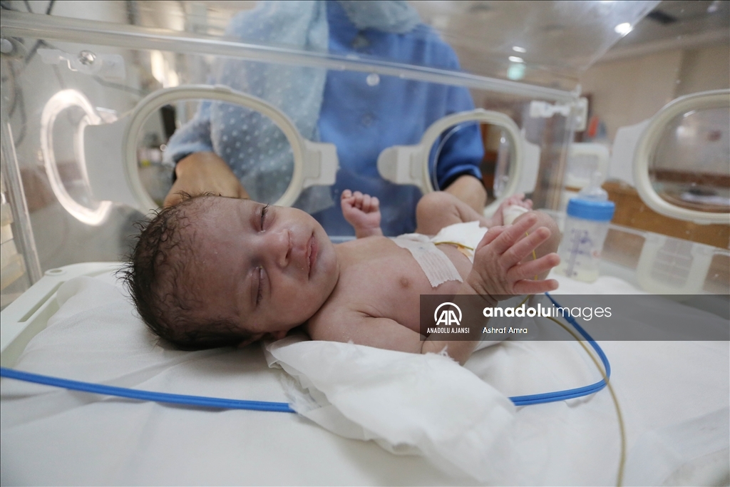İsrail'in Gazze'ye saldırısında ölen annenin karnındaki bebek kurtarıldı