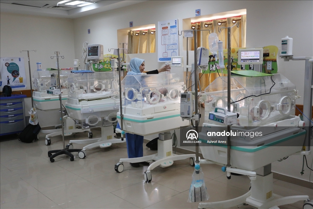 İsrail'in Gazze'ye saldırısında ölen annenin karnındaki bebek kurtarıldı