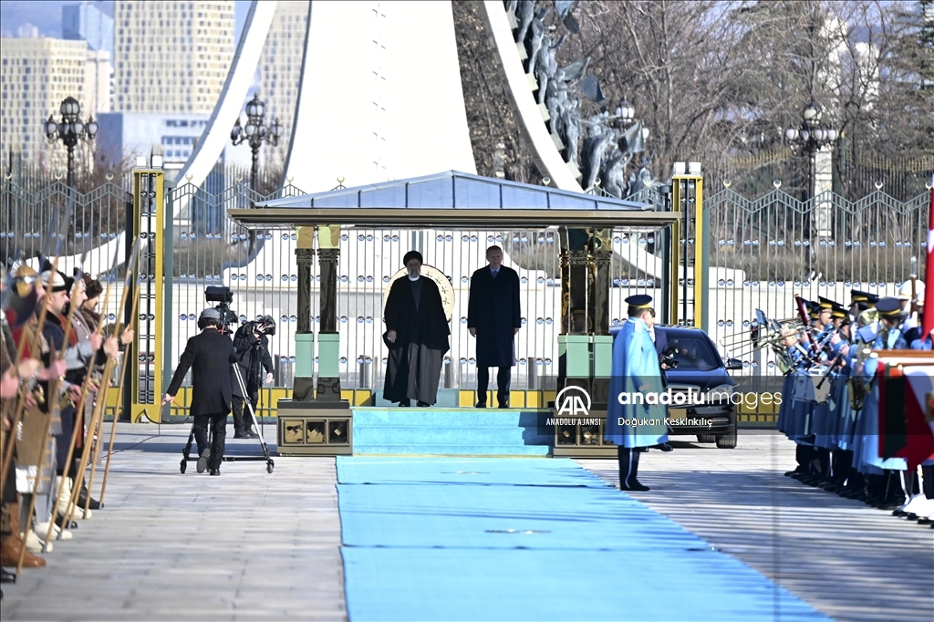 Cumhurbaşkanı Erdoğan, İran Cumhurbaşkanı Reisi'yi resmi törenle karşıladı