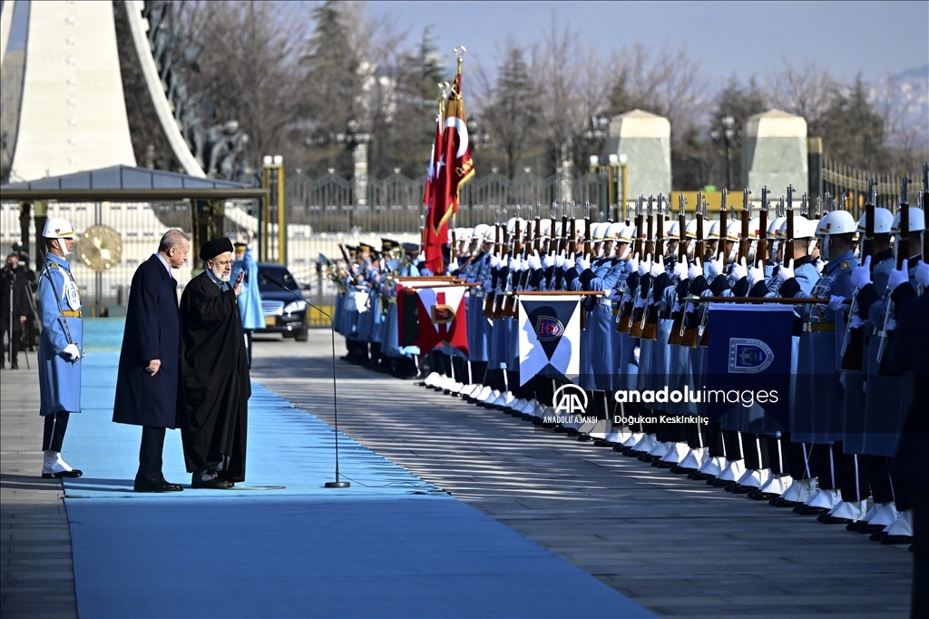 Cumhurbaşkanı Erdoğan, İran Cumhurbaşkanı Reisi'yi resmi törenle karşıladı