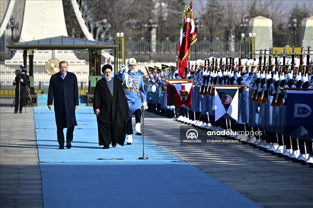 Cumhurbaşkanı Erdoğan, İran Cumhurbaşkanı Reisi'yi resmi törenle karşıladı