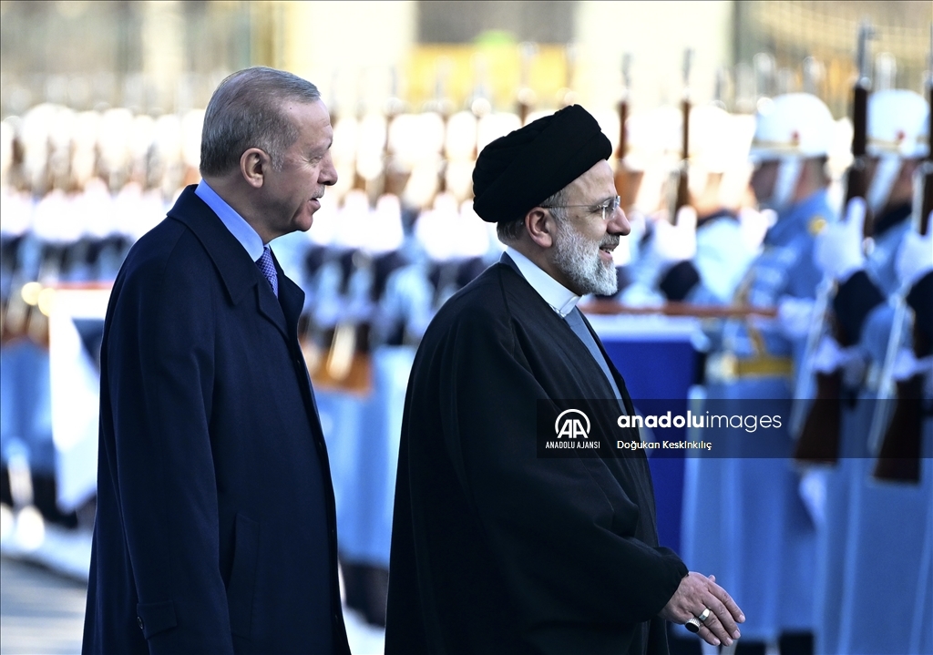 Cumhurbaşkanı Erdoğan, İran Cumhurbaşkanı Reisi'yi resmi törenle karşıladı