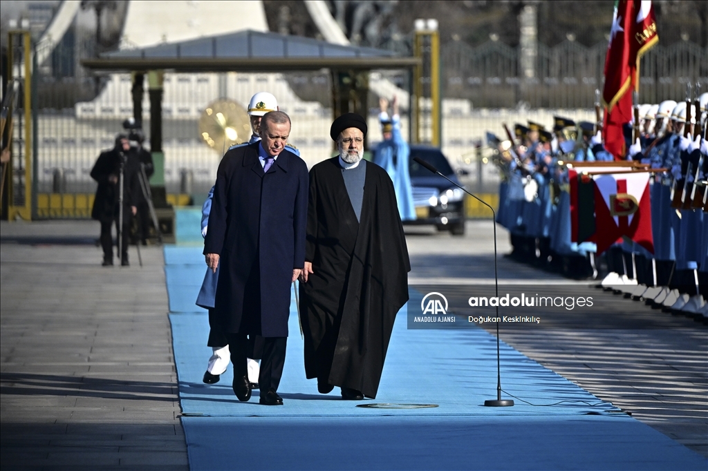 Cumhurbaşkanı Erdoğan, İran Cumhurbaşkanı Reisi'yi resmi törenle karşıladı