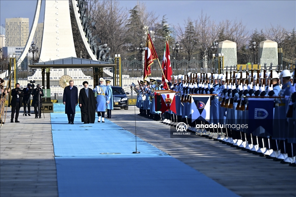 Cumhurbaşkanı Erdoğan, İran Cumhurbaşkanı Reisi'yi resmi törenle karşıladı