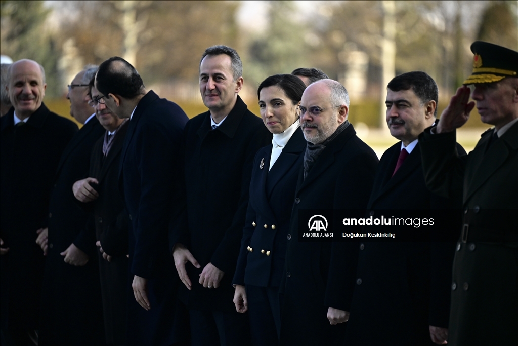 İran Cumhurbaşkanı Reisi, resmi törenle karşıladı