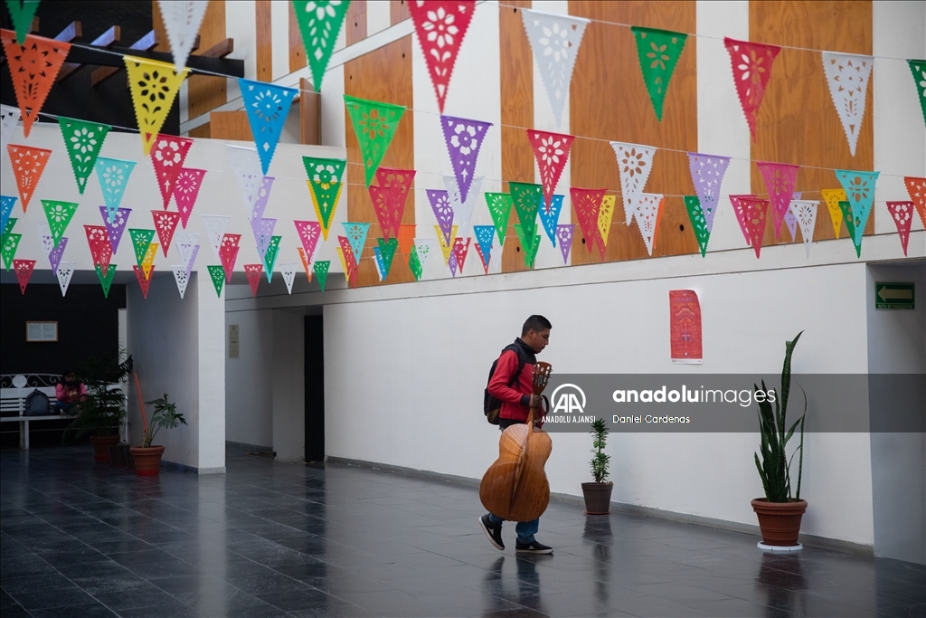 Meksika'nın ilk Mariachi Okulu 'Ollin Yoliztli Garibaldi'