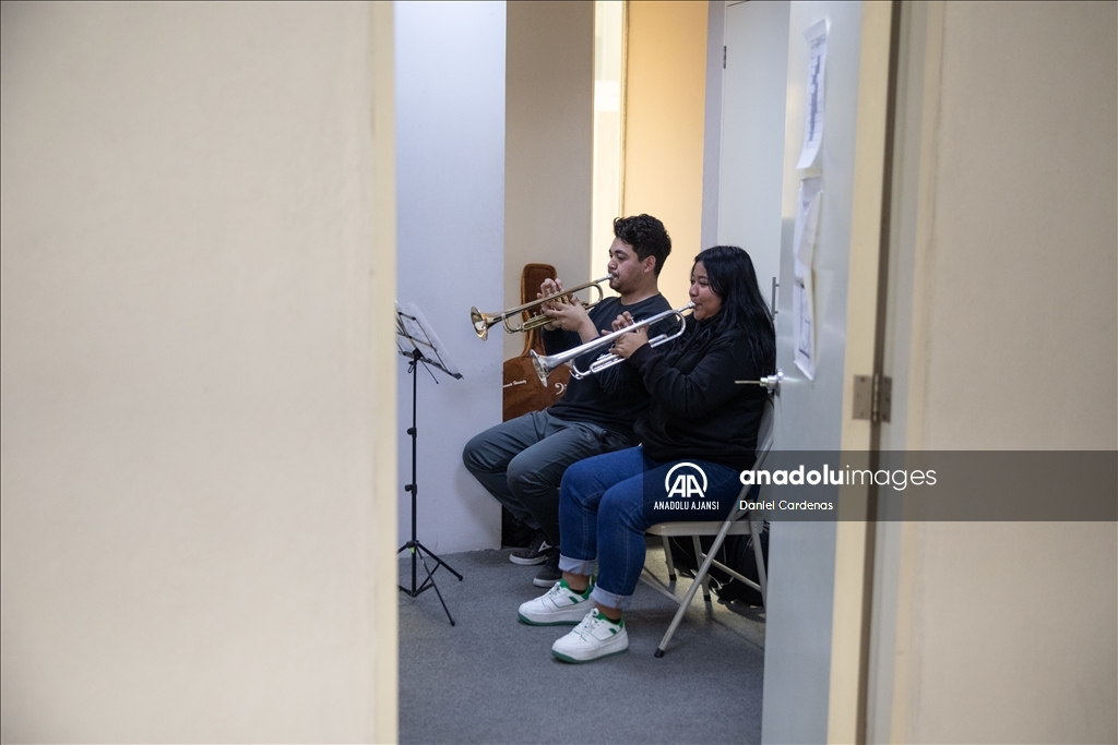 Meksika'nın ilk Mariachi Okulu 'Ollin Yoliztli Garibaldi'