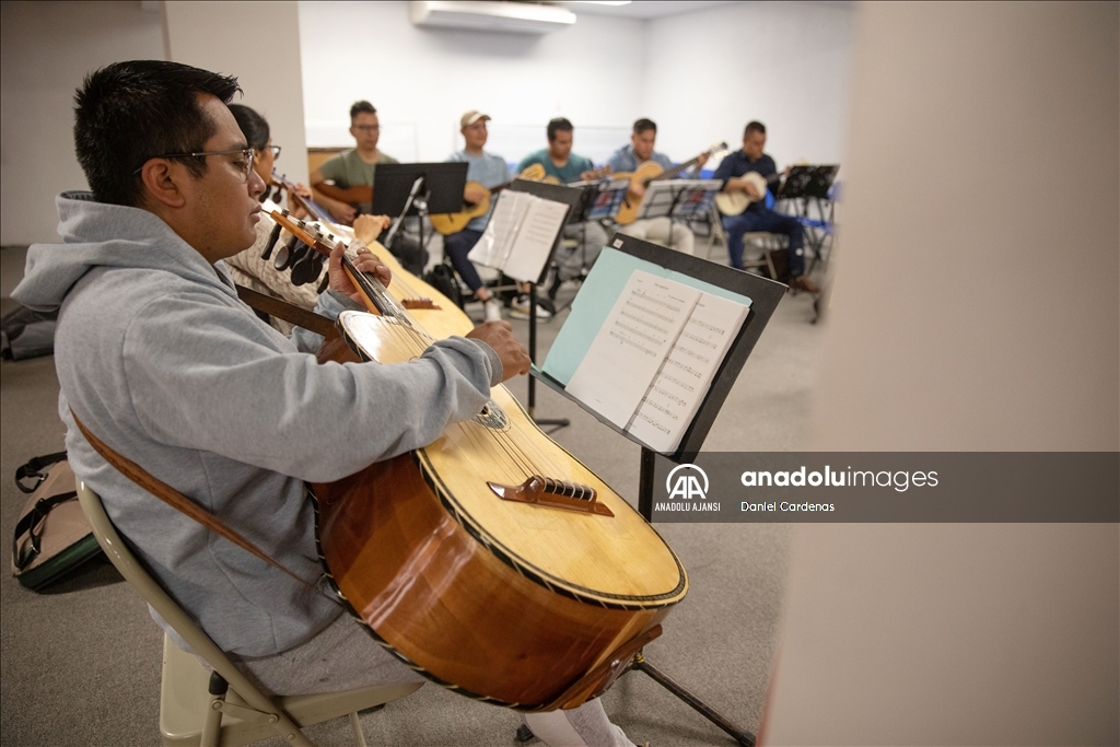 Meksika'nın ilk Mariachi Okulu 'Ollin Yoliztli Garibaldi'