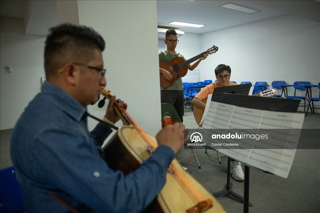 Meksika'nın ilk Mariachi Okulu 'Ollin Yoliztli Garibaldi'