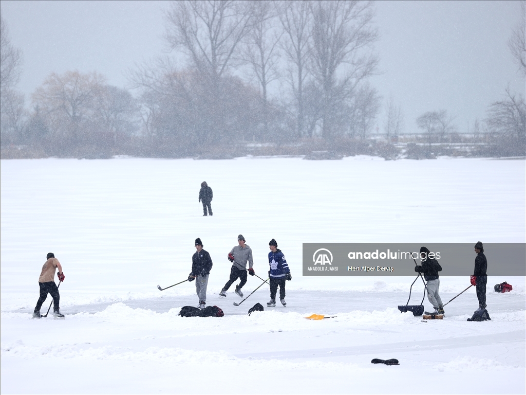 Ontario Gölü'nde sportif balıkçılık ve buz hokeyi