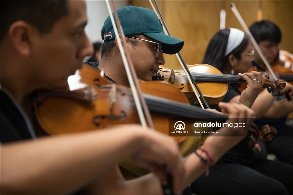 Meksika'nın ilk Mariachi Okulu 'Ollin Yoliztli Garibaldi'