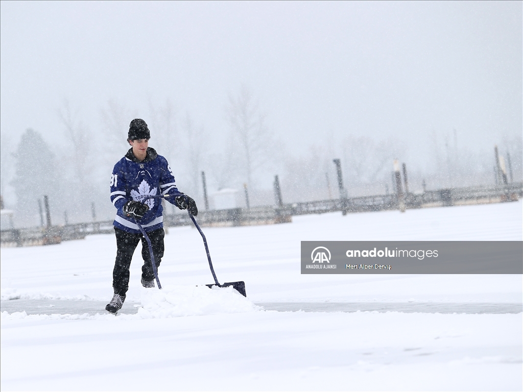 Ontario Gölü'nde sportif balıkçılık ve buz hokeyi