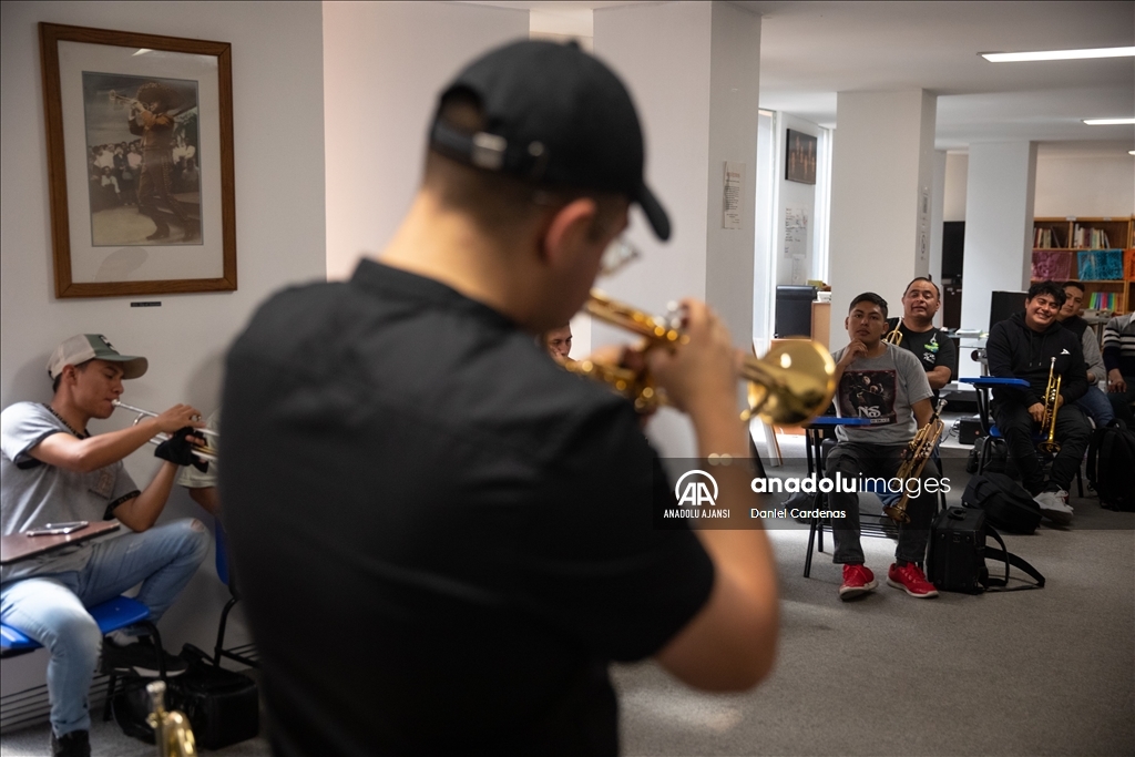 Meksika'nın ilk Mariachi Okulu 'Ollin Yoliztli Garibaldi'