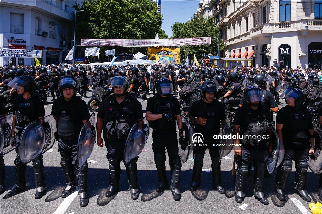 В Аргентине прошла демонстрация против реформ президента Милея