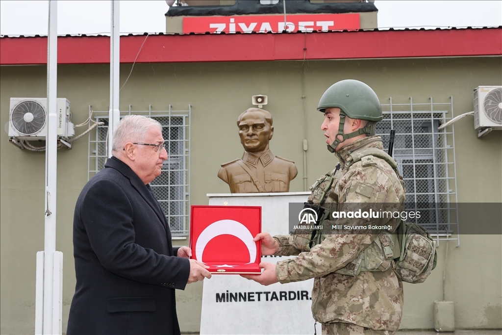 Bakan Güler, Hatay'daki Ziyaret Hudut Karakolu'nda denetlemelerde bulundu