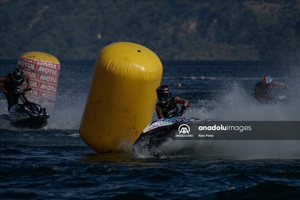 San Salvador'da Ilopango Gölü Su Jeti Sporları Grand Prix'si