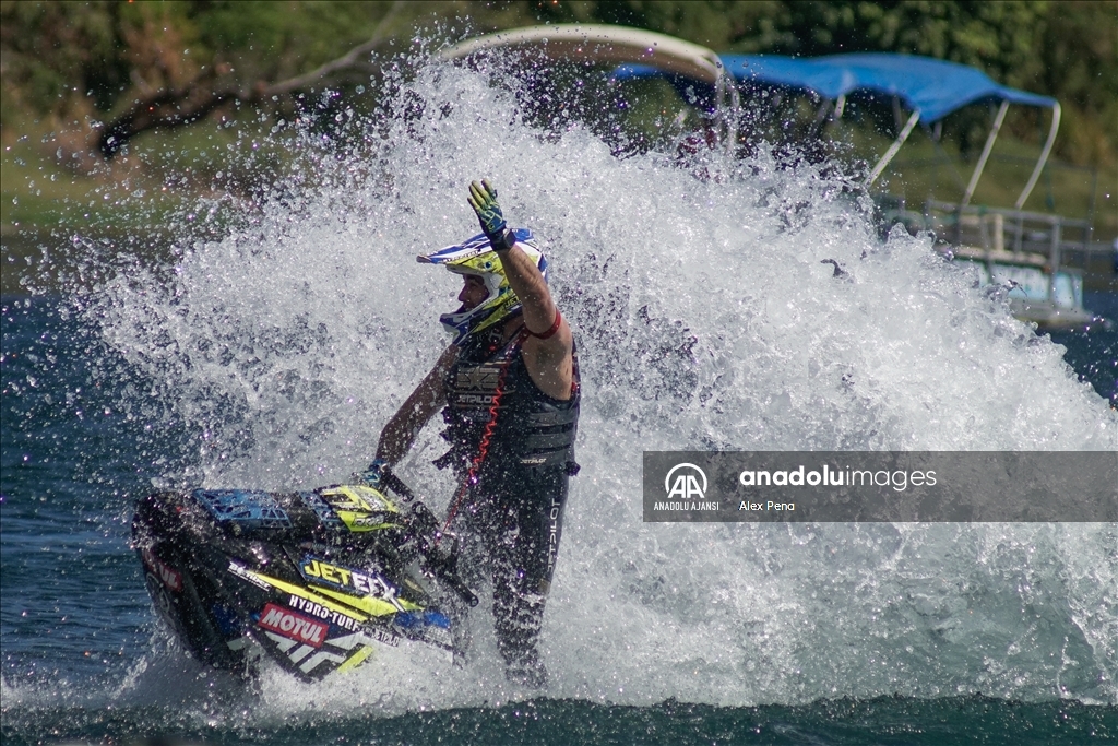 San Salvador'da Ilopango Gölü Su Jeti Sporları Grand Prix'si