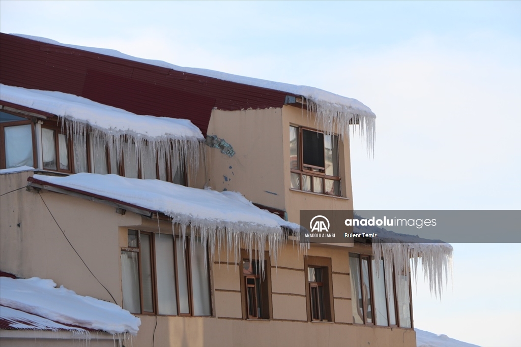Bingöl Karlıova'da soğuk hava etkili oldu
