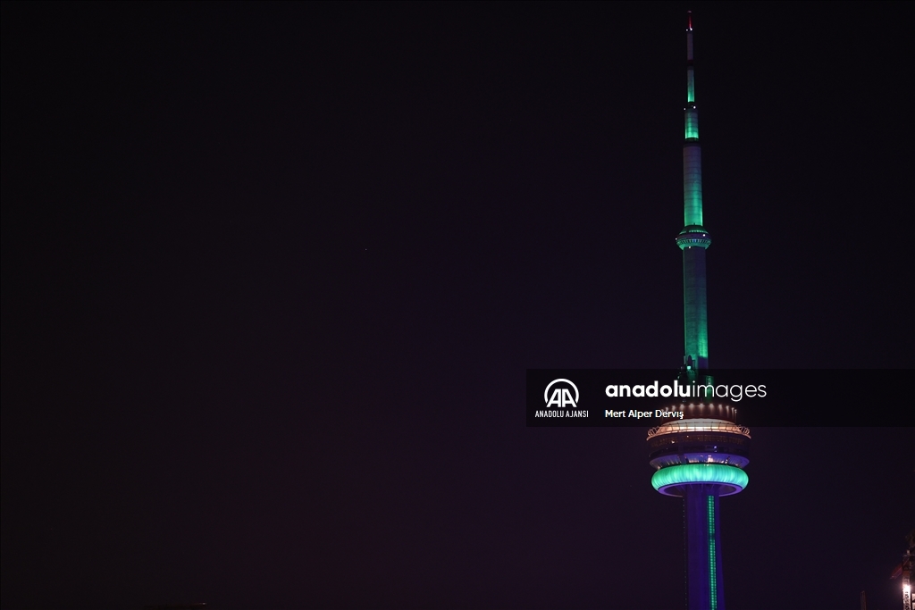 Toronto'daki CN Kulesi 'İslamofobiye Karşı Eylem ve Ulusal Anma Günü' kapsamında aydınlatıldı