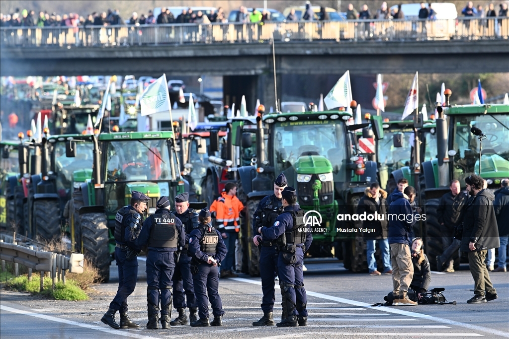 Île-de-France /Colère des agriculteurs : 15 personnes placées en garde à vue pour entrave à la circulation près de Rungis