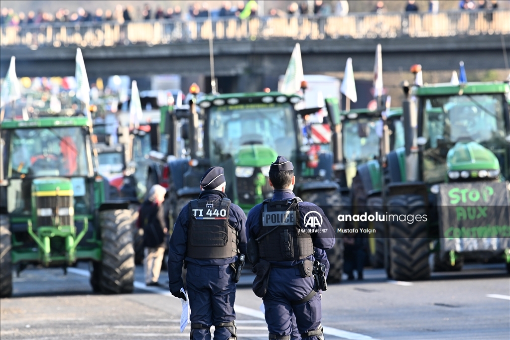 Île-de-France /Colère des agriculteurs : 15 personnes placées en garde à vue pour entrave à la circulation près de Rungis