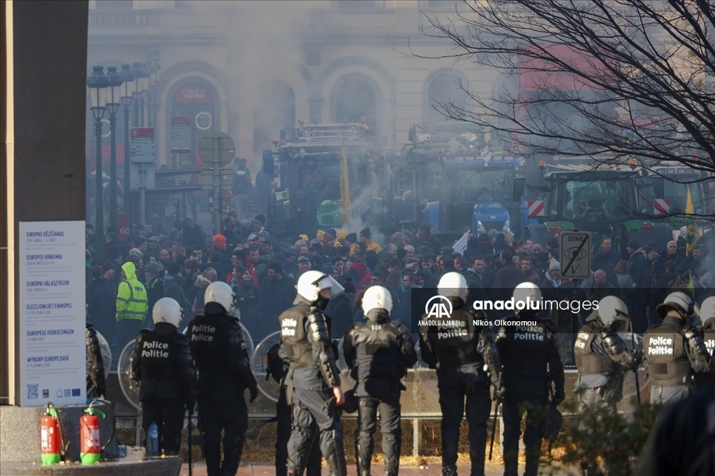 Avrupalı çiftçiler Brüksel'de protestolarını sürdürüyor