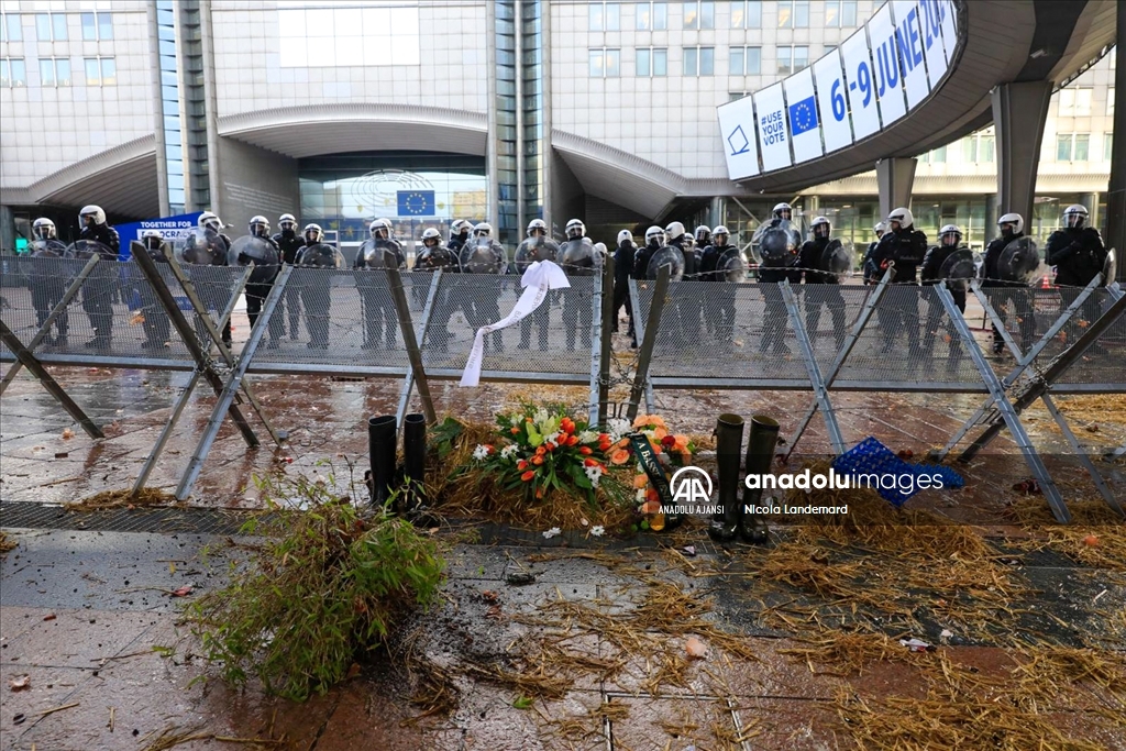 Avrupalı çiftçiler Brüksel'de protestolarını sürdürüyor