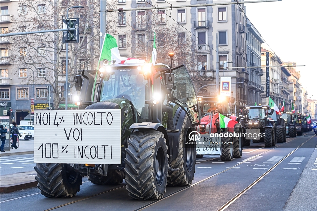İtalya'da çiftçiler AB tarım politikalarını protesto etti