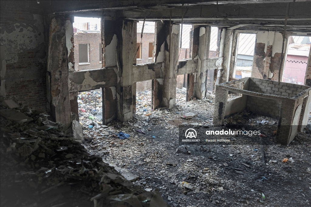Последствия пожара в жилом здании в ЮАР