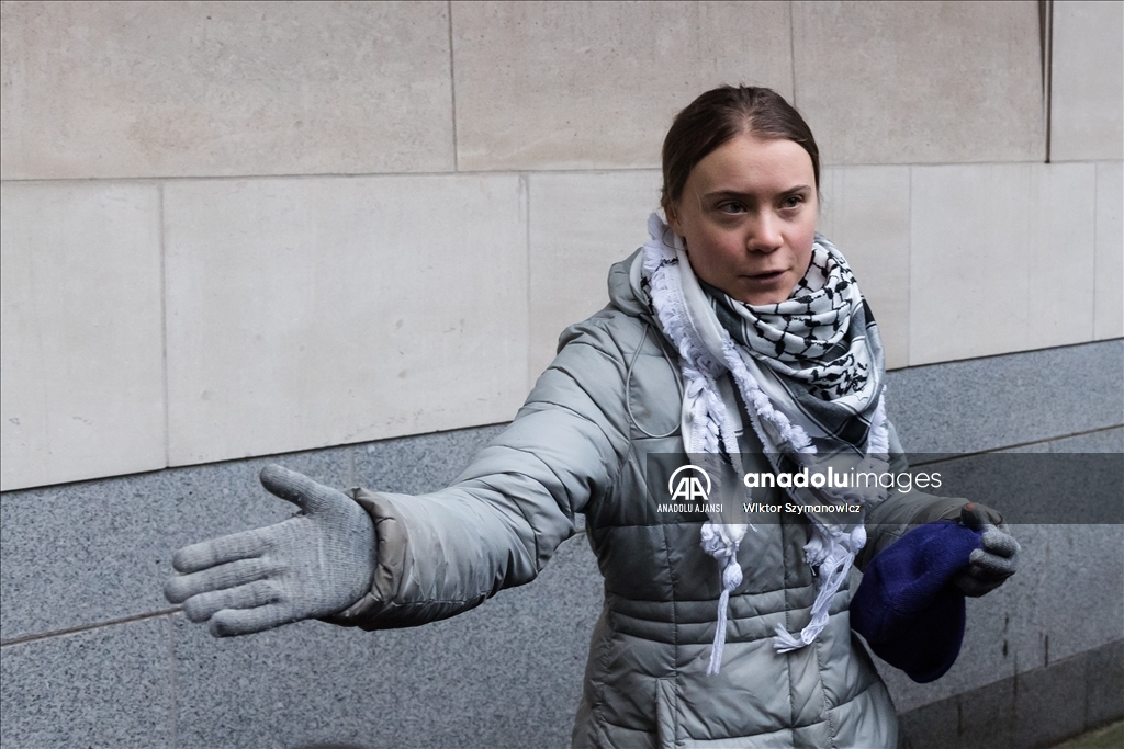 İsveçli iklim aktivisti Greta Thunberg hakim karşısına çıktı