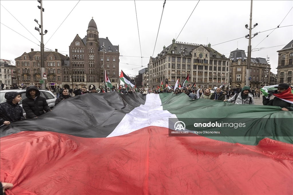 İsrail'in Gazzelileri açlığa terk etmesi, Hollanda'da protesto edildi