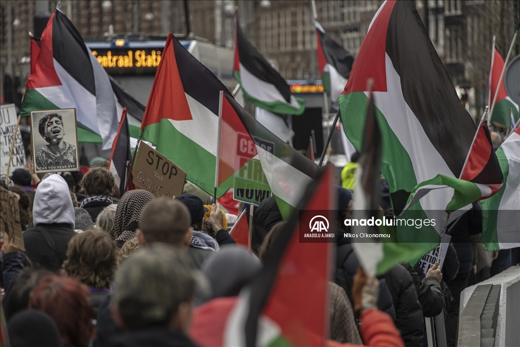 İsrail'in Gazzelileri açlığa terk etmesi, Hollanda'da protesto edildi