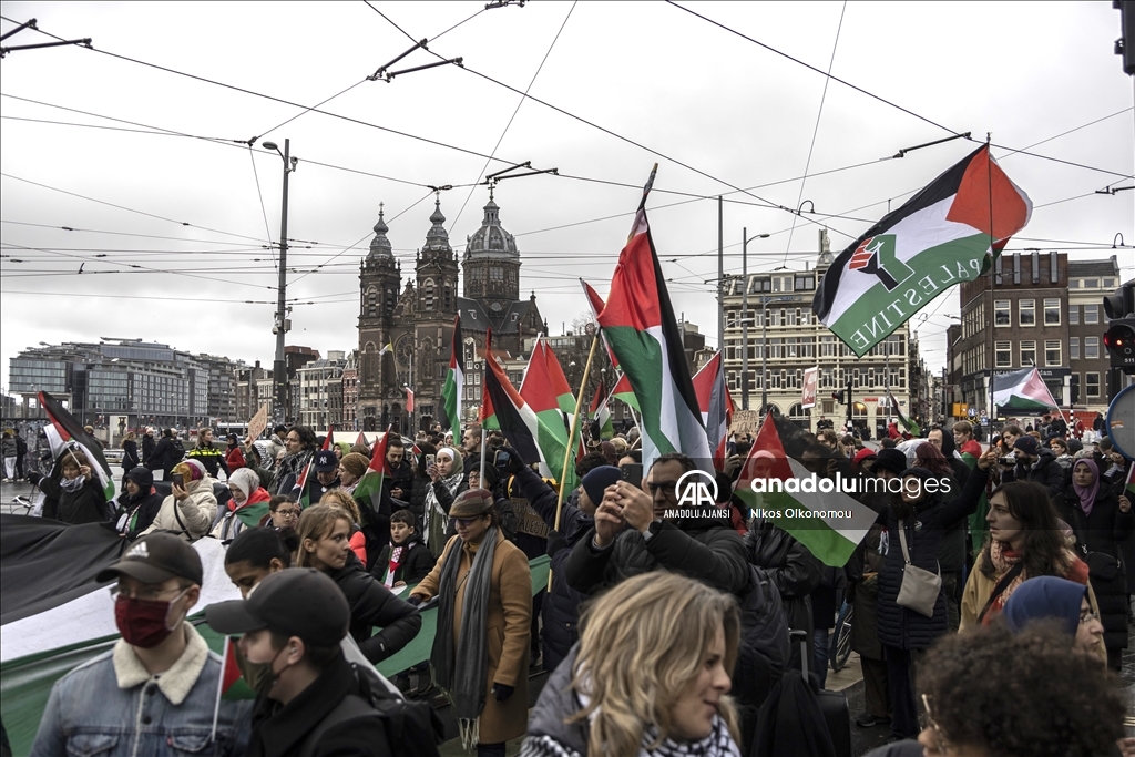 İsrail'in Gazzelileri açlığa terk etmesi, Hollanda'da protesto edildi
