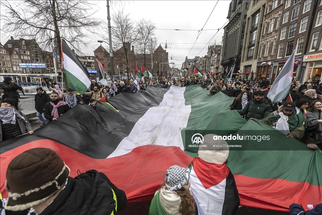 İsrail'in Gazzelileri açlığa terk etmesi, Hollanda'da protesto edildi