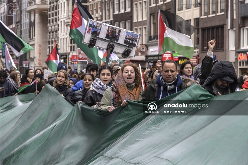 İsrail'in Gazzelileri açlığa terk etmesi, Hollanda'da protesto edildi