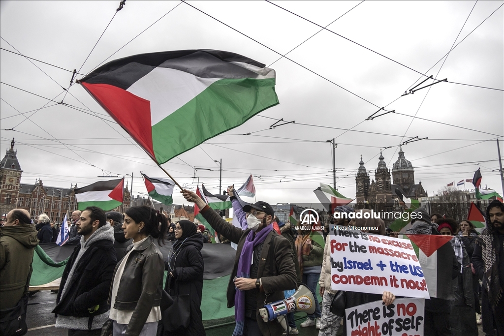 İsrail'in Gazzelileri açlığa terk etmesi, Hollanda'da protesto edildi