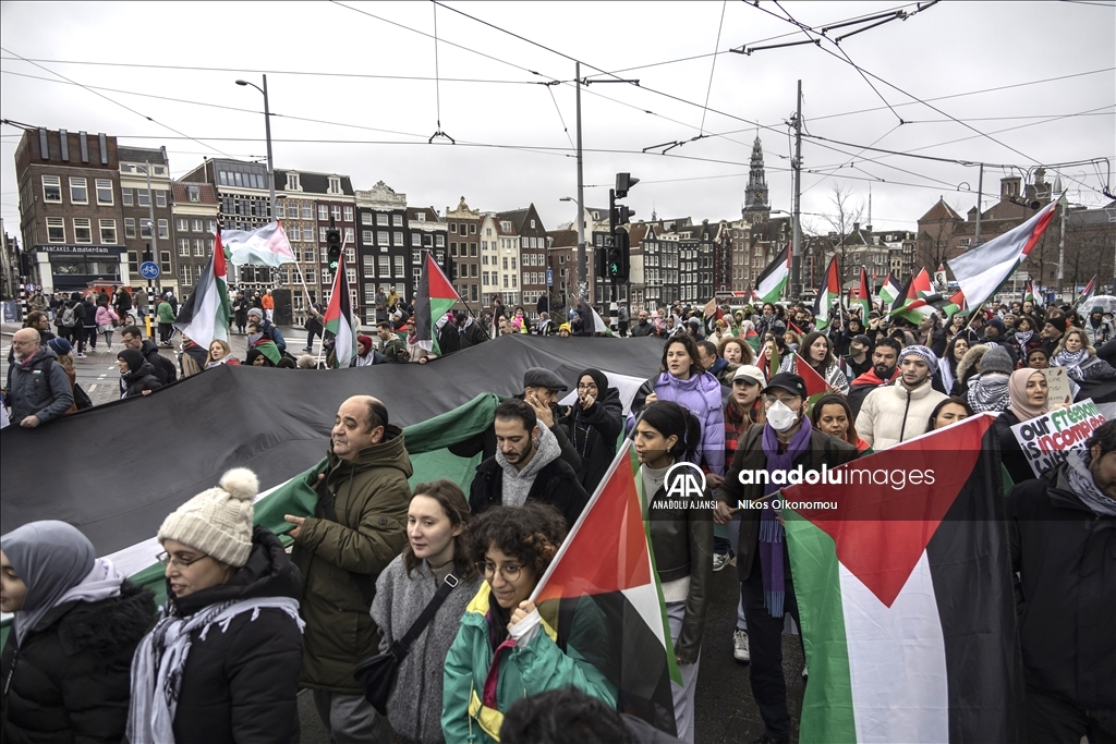 İsrail'in Gazzelileri açlığa terk etmesi, Hollanda'da protesto edildi