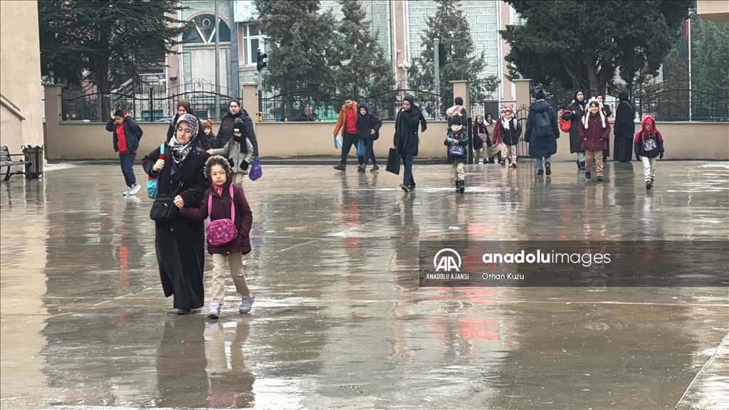 Okullarda yarı yıl tatili sonrası ilk ders zili çaldı