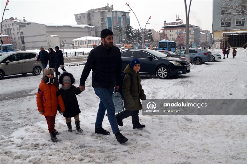 Muş'ta yarıyıl tatili sonrası ilk ders zili çaldı