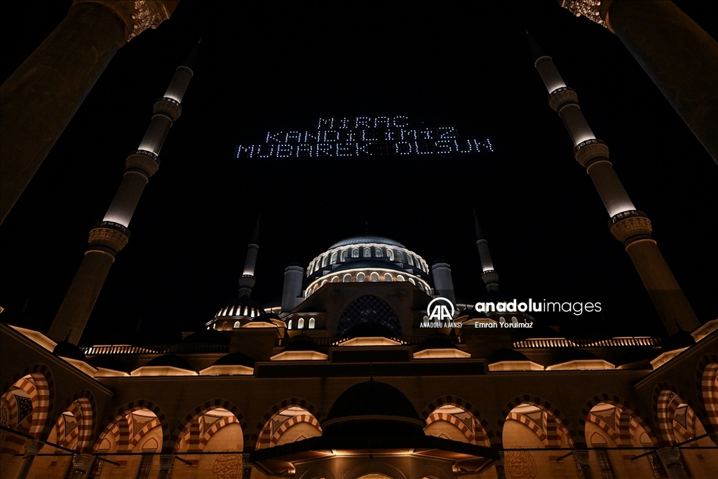 İstanbul'da Miraç Kandili dualarla idrak edildi