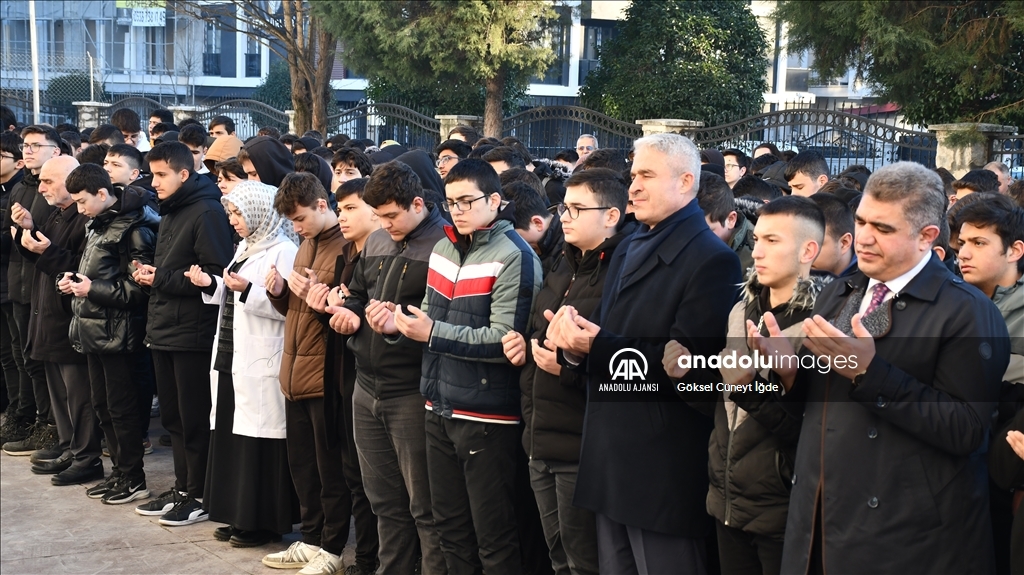 Düzce'deki okullarda 6 Şubat depremlerinde hayatını kaybedenler anıldı