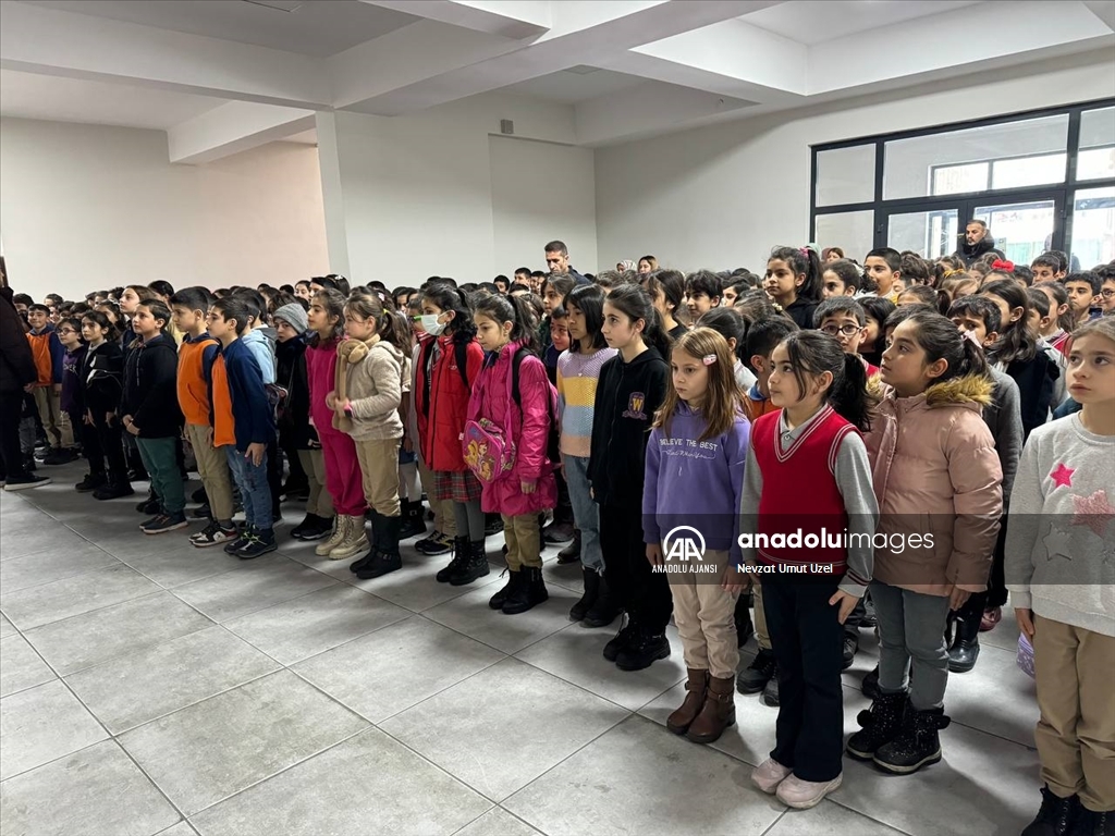 Van'daki okullarda 6 Şubat depremlerinde hayatını kaybedenler anıldı