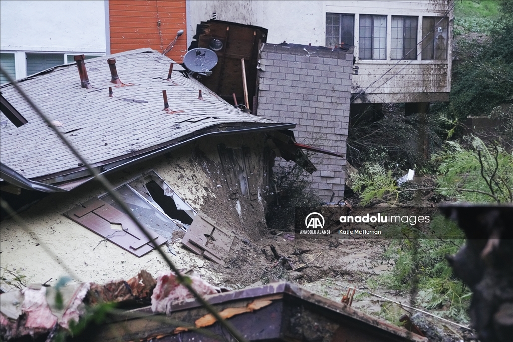 Kaliforniya'da "atmosferik nehir" etkisiyle oluşan yağışlar, sel ve heyelana yol açtı